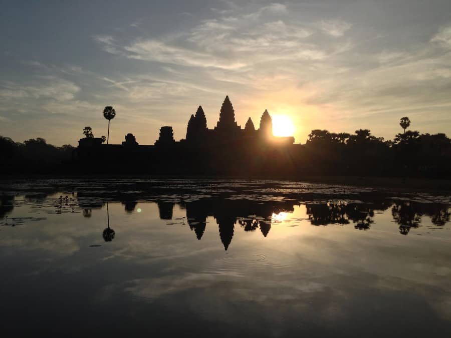 Lever du soleil au temple d'angkor